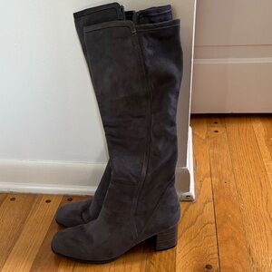 Elegant grey Heeled Boots